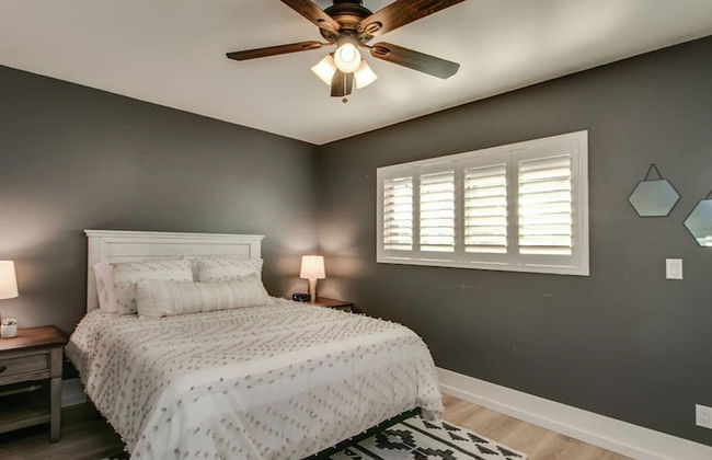 Relaxing 4 Bdrm Retreat in the Heart of Scottsdale - Foto 9