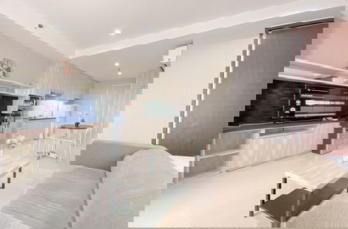 Foto 19 - Spacious And Cozy Living Studio At Azalea Suites Apartment