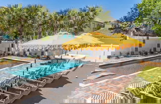 Foto 2 - Villa Near Beach w/ Pool & Outdoor Dining Bohemian Beach Retreat by Avantstay