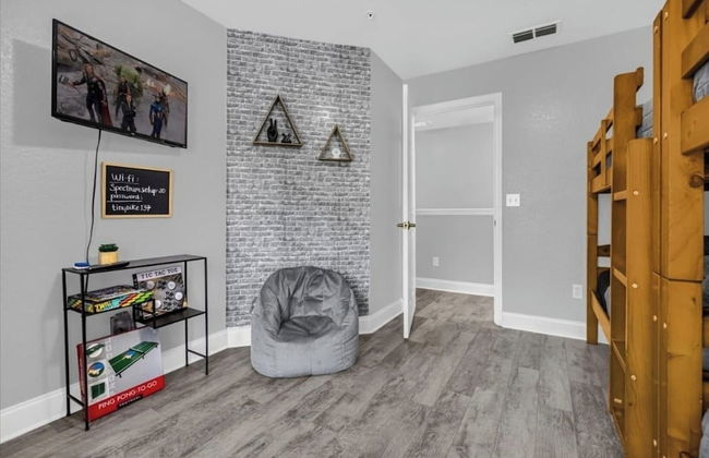 3BR Condo w/ BBQ & Heated Pool Near Disney & Malls - Foto 21