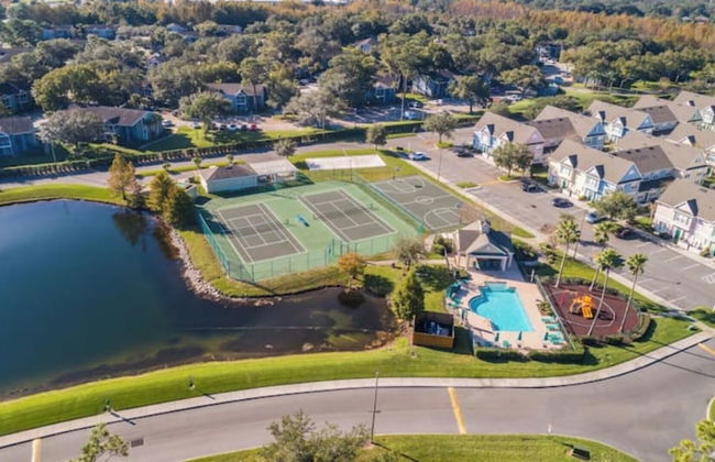 3BR Condo w/ BBQ & Heated Pool Near Disney & Malls - Foto 16