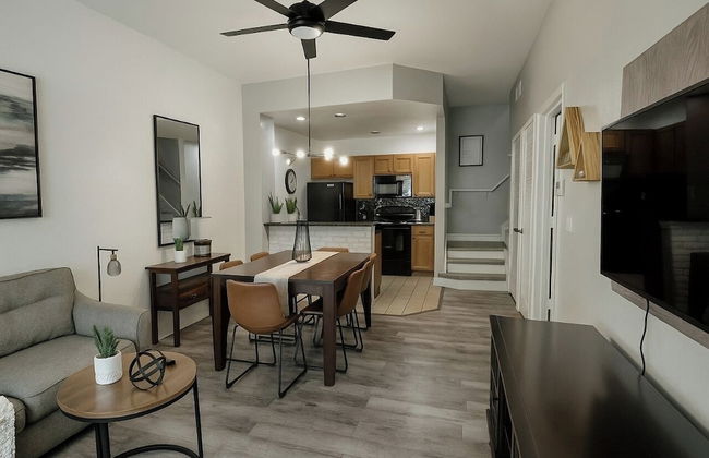 3BR Townhome w/ Pool & BBQ Near Disney - Foto 8