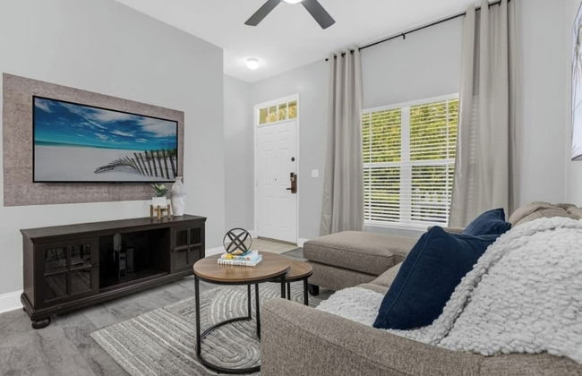 3BR Condo w/ BBQ & Heated Pool Near Disney & Malls - Foto 4