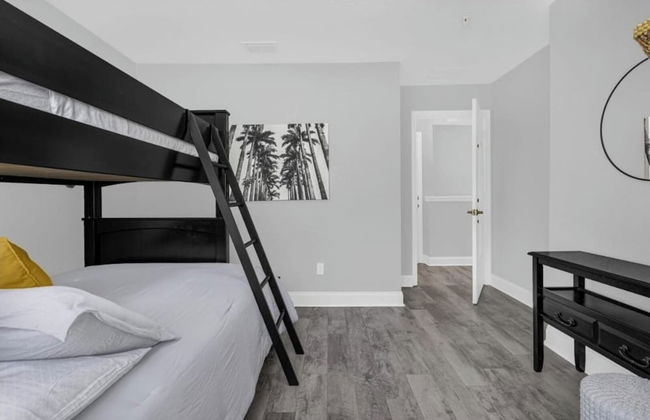 3BR Condo w/ BBQ & Heated Pool Near Disney & Malls - Foto 11