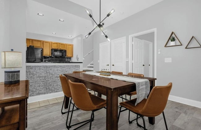 3BR Condo w/ BBQ & Heated Pool Near Disney & Malls - Foto 7