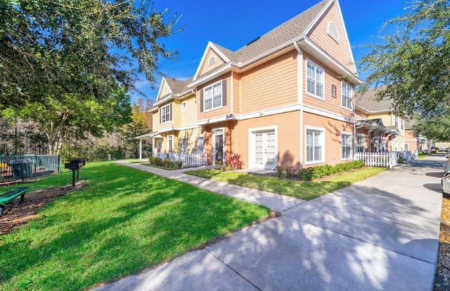 3BR Condo w/ BBQ & Heated Pool Near Disney & Malls - Foto 1