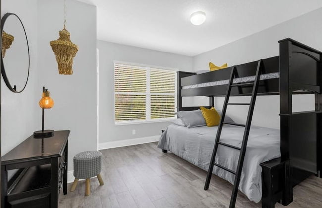 3BR Condo w/ BBQ & Heated Pool Near Disney & Malls - Foto 22