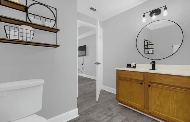 3BR Condo w/ BBQ & Heated Pool Near Disney & Malls - Foto 18