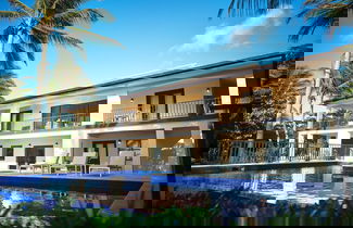 Foto 2 - Beachfront Villa With Long Private Pier and Pool