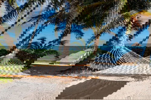 Foto 5 - Beachfront Villa With Long Private Pier and Pool