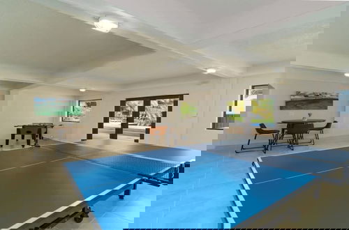 Foto 21 - Beachfront Villa With Long Private Pier and Pool