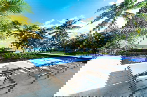 Foto 1 - Beachfront Villa With Long Private Pier and Pool