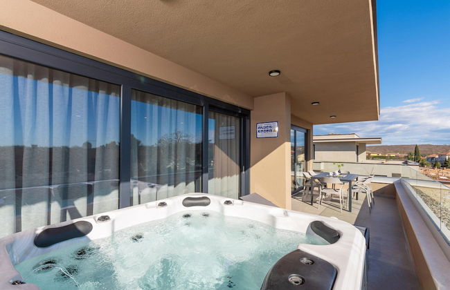 Apartment in Pula With Sea View and Bubble Bath - Photo 20