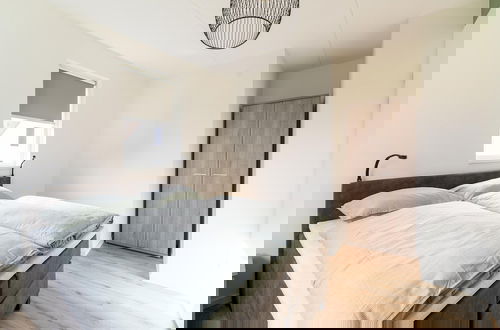 Foto 6 - Luxurious Holiday Home With Parking