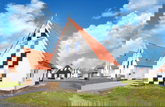 Foto 1 - Luxurious Holiday Home With Parking