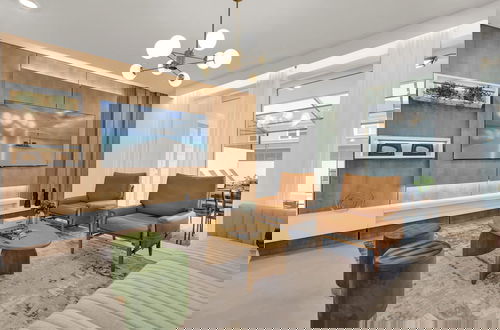Foto 38 - Upstay Theme Rooms and Arcade Games Plus Private Pool