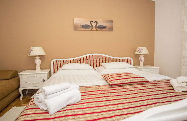 Beautiful Apartment in Prime Location - Photo 4