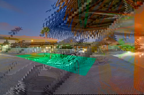 Foto 32 - Tropical Haven by Avantstay 4min Walk to Beach Pool Remodeled Interior