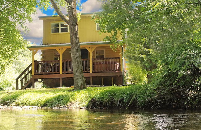Yellow Cabin On The River 2 Bedroom Cabin by RedAwning - Foto 1