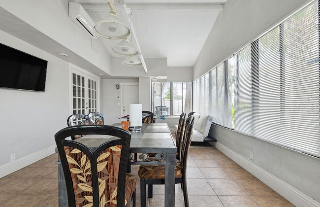 Coastal Charm: Seaside Hideaway 3 Bedroom Home by RedAwning - Foto 41