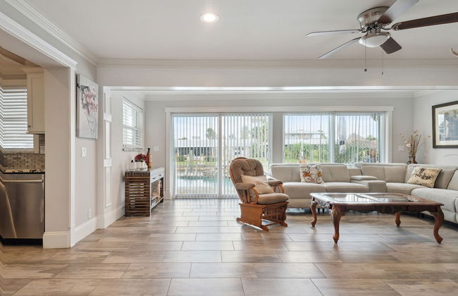 Coastal Charm: Seaside Hideaway 3 Bedroom Home by RedAwning - Foto 23