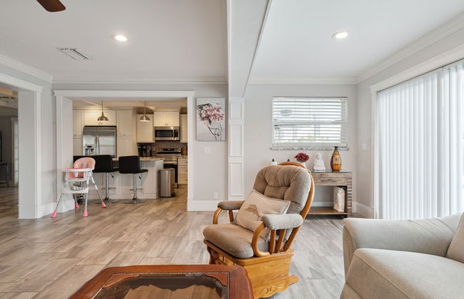 Coastal Charm: Seaside Hideaway 3 Bedroom Home by RedAwning - Foto 24