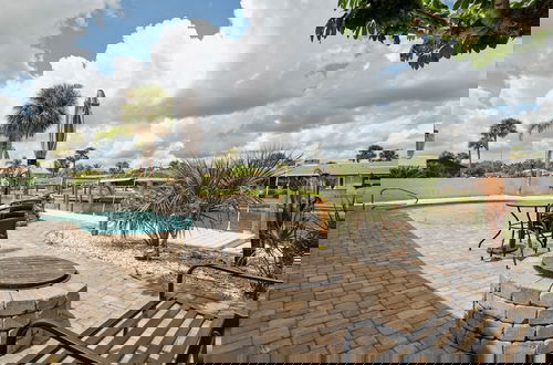 Foto 37 - Coastal Charm: Seaside Hideaway 3 Bedroom Home by RedAwning