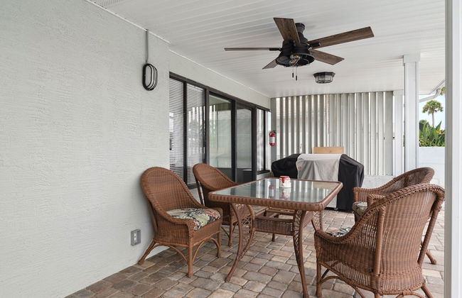 Coastal Charm: Seaside Hideaway 3 Bedroom Home by RedAwning - Foto 59