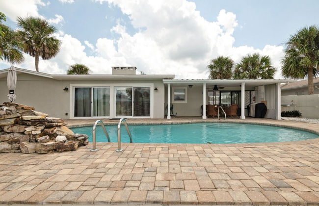 Coastal Charm: Seaside Hideaway 3 Bedroom Home by RedAwning - Foto 34