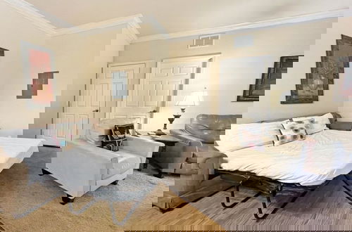 Foto 7 - Tuscan Dream 2 Bedroom Condo by RedAwning
