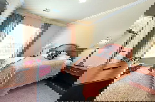 Foto 5 - Tuscan Dream 2 Bedroom Condo by RedAwning
