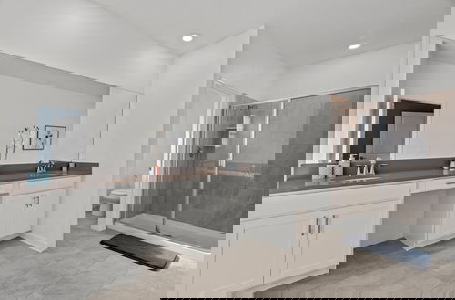 Foto 41 - Luxury 5bed Home With Pool and Game Room