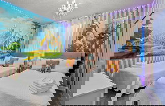 Foto 2 - Luxury 5bed Home With Pool and Game Room