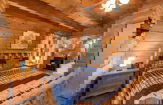 Foto 2 - Pappy's Peak 2 Bedroom Cabin by RedAwning