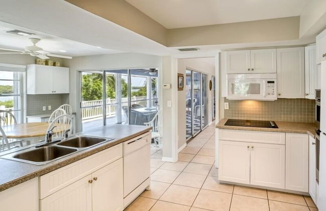 Baywatch Casa 3 Bedroom Home by RedAwning - Photo 9