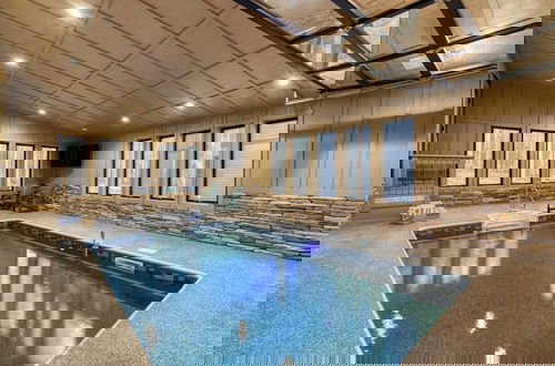 Foto 2 - Indoor Pool, Hot Tub, Firepit, Theater All-season Retreat Kings Crown by Avantstay