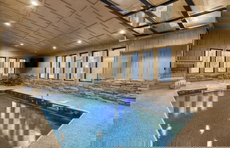 Foto 2 - Indoor Pool, Hot Tub, Firepit, Theater All-season Retreat Kings Crown by Avantstay