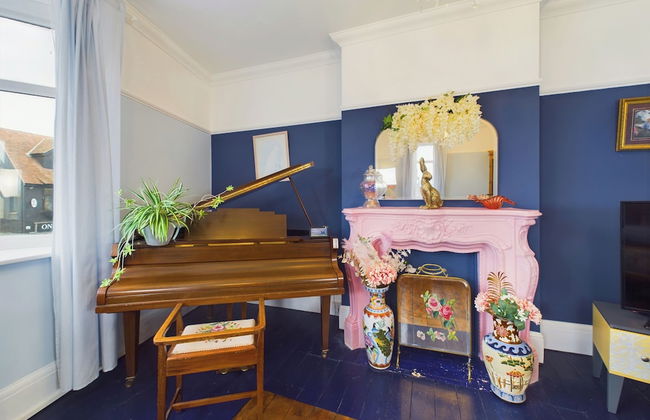 Unique 2 bed Leigh-on-sea- With Real Piano - Photo 1