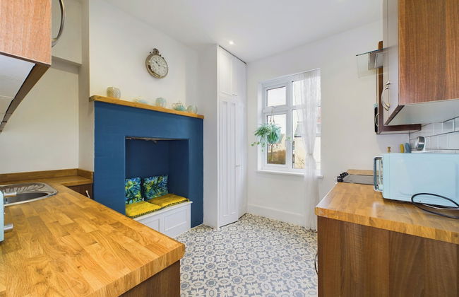 Unique 2 bed Leigh-on-sea- With Real Piano - Photo 10