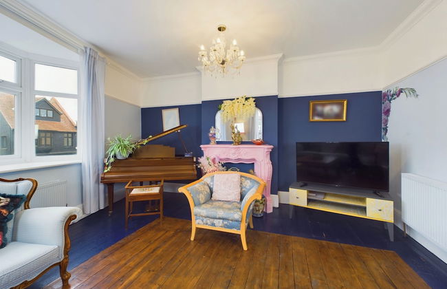 Unique 2 bed Leigh-on-sea- With Real Piano - Photo 17