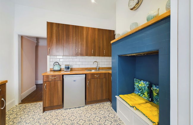 Unique 2 bed Leigh-on-sea- With Real Piano - Photo 25