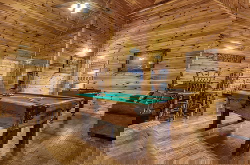 Foto 4 - Grand View Lodge Panoramic Views Hot Tubs Game Room Theater Sleeps 56 Guests