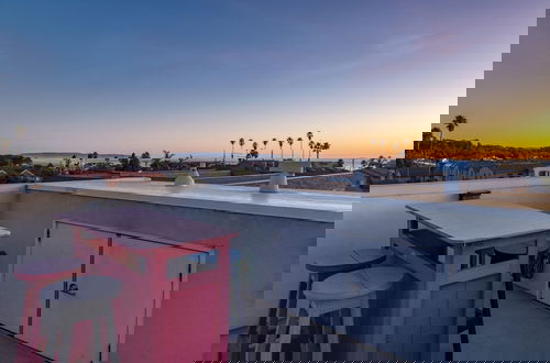 Photo 2 - Casa do Sol by Avantstay Rooftop Deck w Ocean Views 2 Blocks to Beach