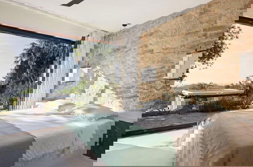 Foto 7 - Hillside Villa With Sea-views