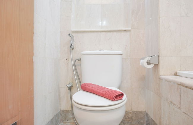 Elegant and Comfy 1BR with Extra Room Apartment at Bellagio Residence - Photo 18