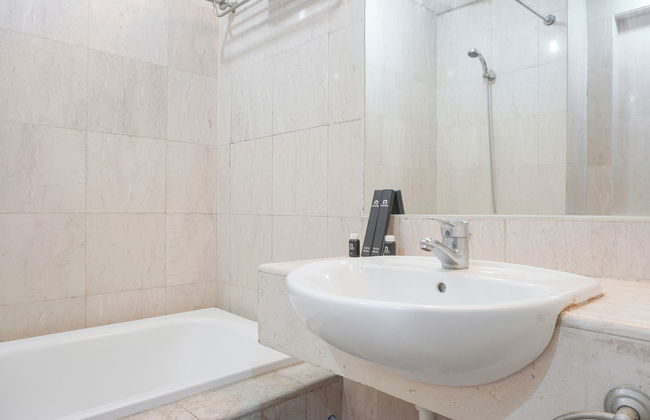 Elegant and Comfy 1BR with Extra Room Apartment at Bellagio Residence - Photo 19