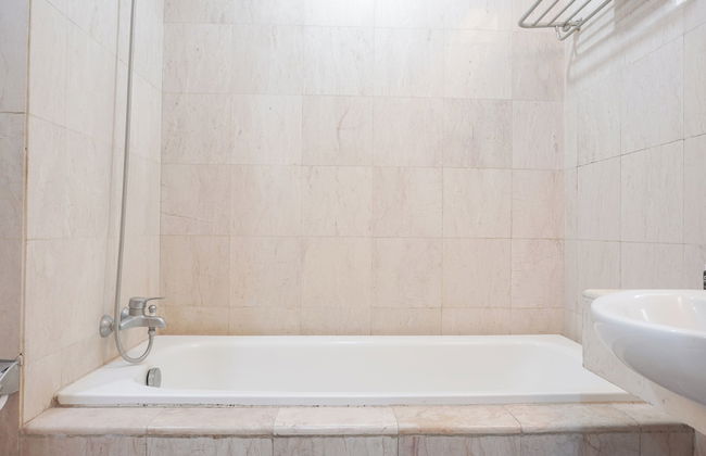 Elegant and Comfy 1BR with Extra Room Apartment at Bellagio Residence - Photo 17