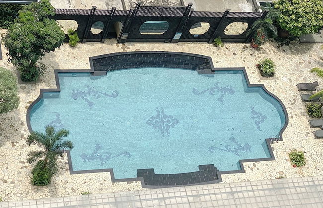 Elegant and Comfy 1BR with Extra Room Apartment at Bellagio Residence - Photo 20