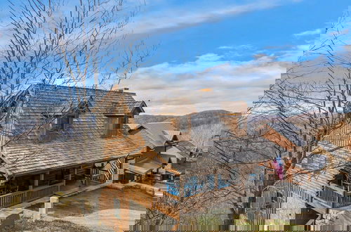 Photo 20 - Blue Ridge Mountain Cabin With Stunning Views