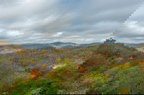 Photo 13 - Blue Ridge Mountain Cabin With Stunning Views